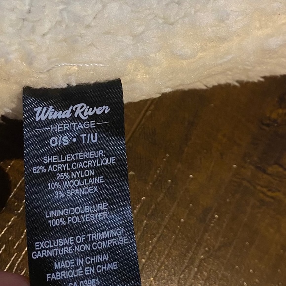 WindRiver Cabin Knitted Mittens - Picture 5 of 5